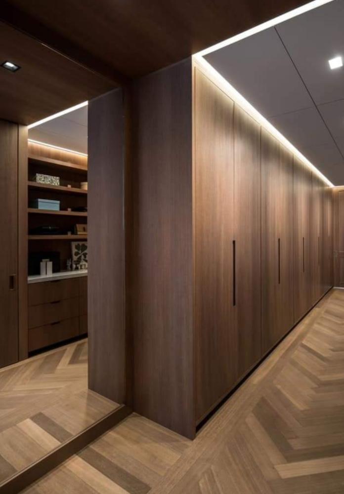 Dressing sur mesure en bois foncé