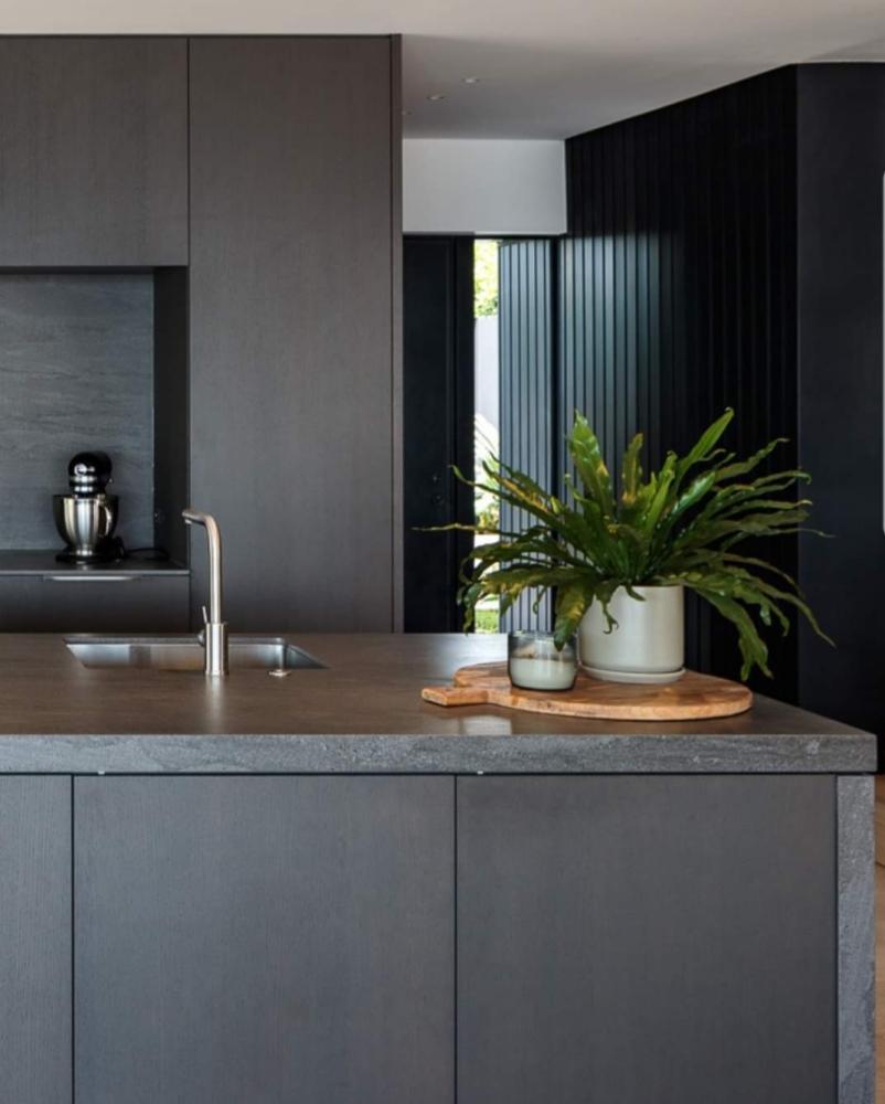 Cuisine en bois noir